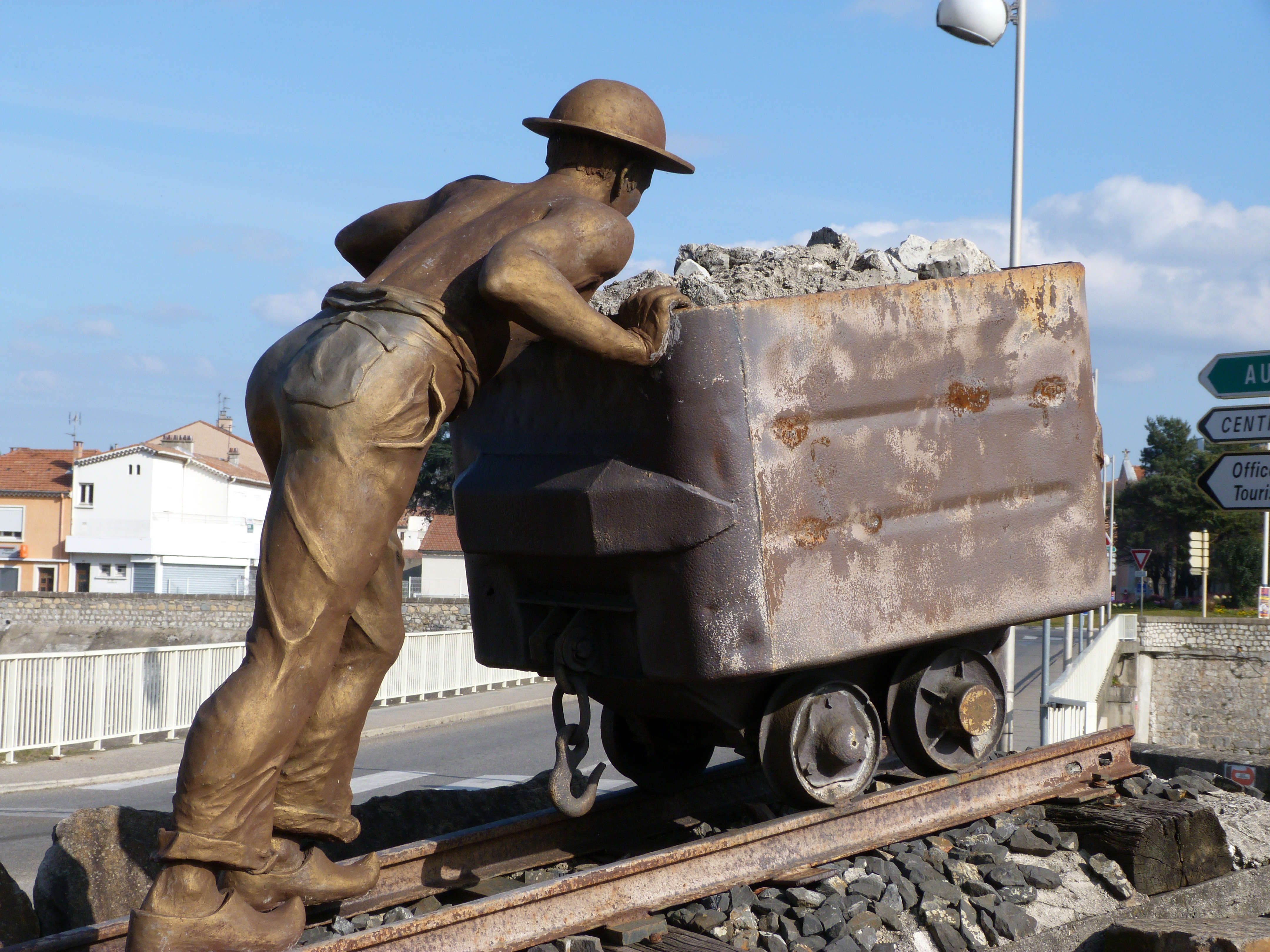 mining-man-wagon-monument-transport-statue-vehicle-935617-pxhere.com